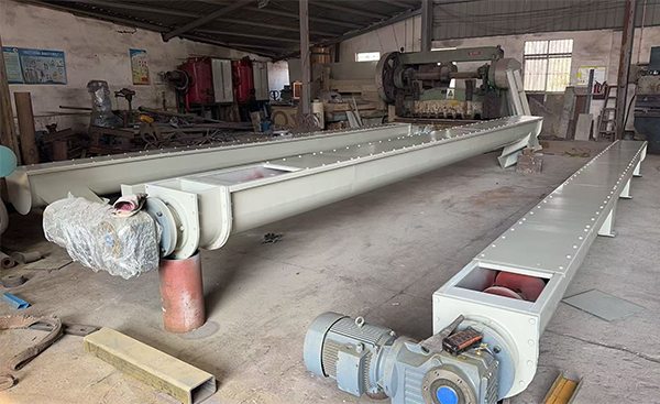 無(wú)軸螺旋輸送機(jī)廠家浙江凱欣環(huán)?萍加邢薰緸榭蛻舳ㄖ频3臺(tái)餐廚垃圾螺旋輸送機(jī)制造完成